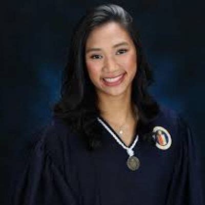 bea de leon net worth